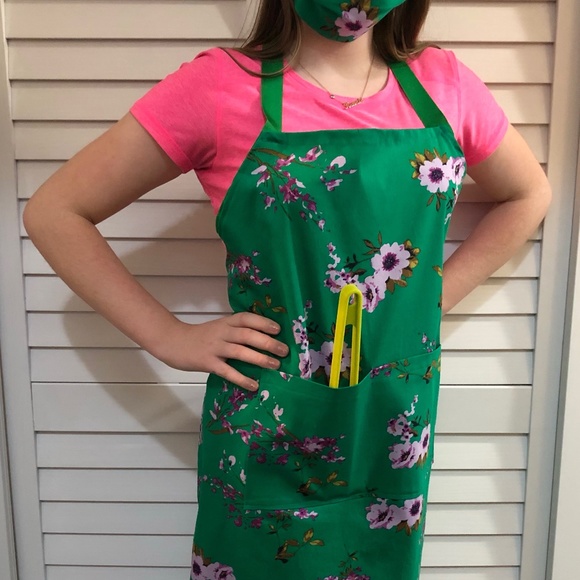 Andys Aprons - not so basic!  “Emerald” - Picture 1 of 3